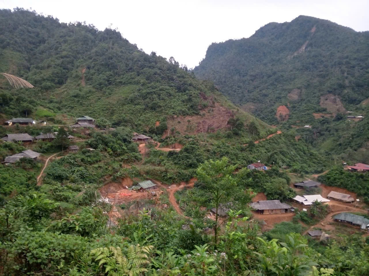 Một chút ấm áp giữa bản làng mây sương